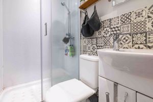 Ensuite- click for photo gallery